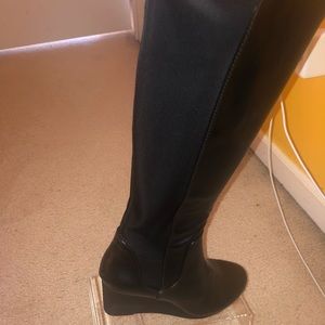 Black Nadra platform boot